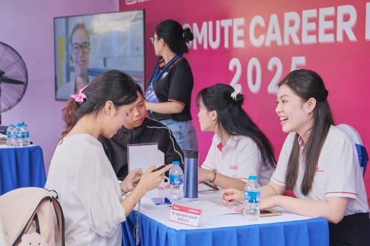 Tư vấn, phỏng vấn tại HCMUTE Career Fair 2025 Tư vấn, phỏng vấn tại HCMUTE Career Fair 2025