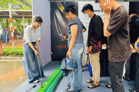 Chơi golf tại HELUKABEL Việt Nam ở HCMUTE Career Fair 2025 Chơi golf tại HELUKABEL Việt Nam ở HCMUTE Career Fair 2025