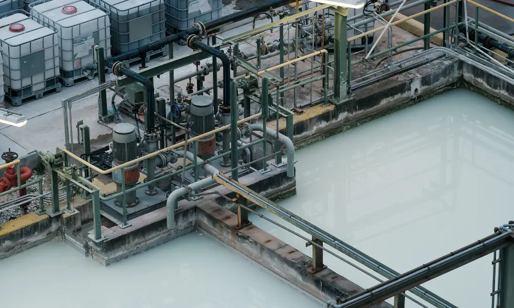 Submersible pumps are pumping systems designed to operate entirely underwater, with submerged motors, tasked with pumping and transporting water or other liquids from a certain depth.