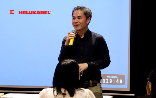 Mr. Prapan Angsuthasawit, Director of HELUKABEL Vietnam, spoke at the end of the seminar and thanked the attendees.