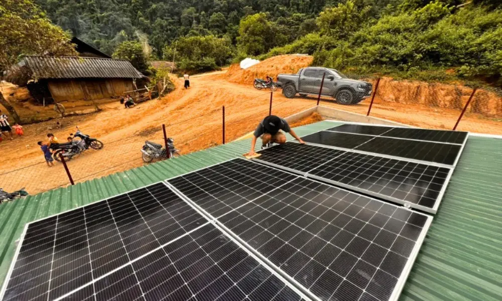 Hệ thống năng lượng mặt trời do Group Năng Lượng Yêu Thương lắp đặt có công suất 4,8 kWp.
