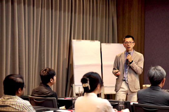 Anh Joseph Yang chia sẻ những kinh nghiệm kỹ thuật về lĩnh vực Điện mặt trời trong hội thảo CABLE & ACCESSORY SOLUTIONS FOR PHOTOVOLTAIC SYSTEMS do chúng tôi, HELUKABEL Việt Nam tổ chức.